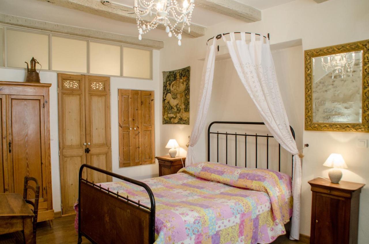 Hotel Les Remparts Venasque Esterno foto