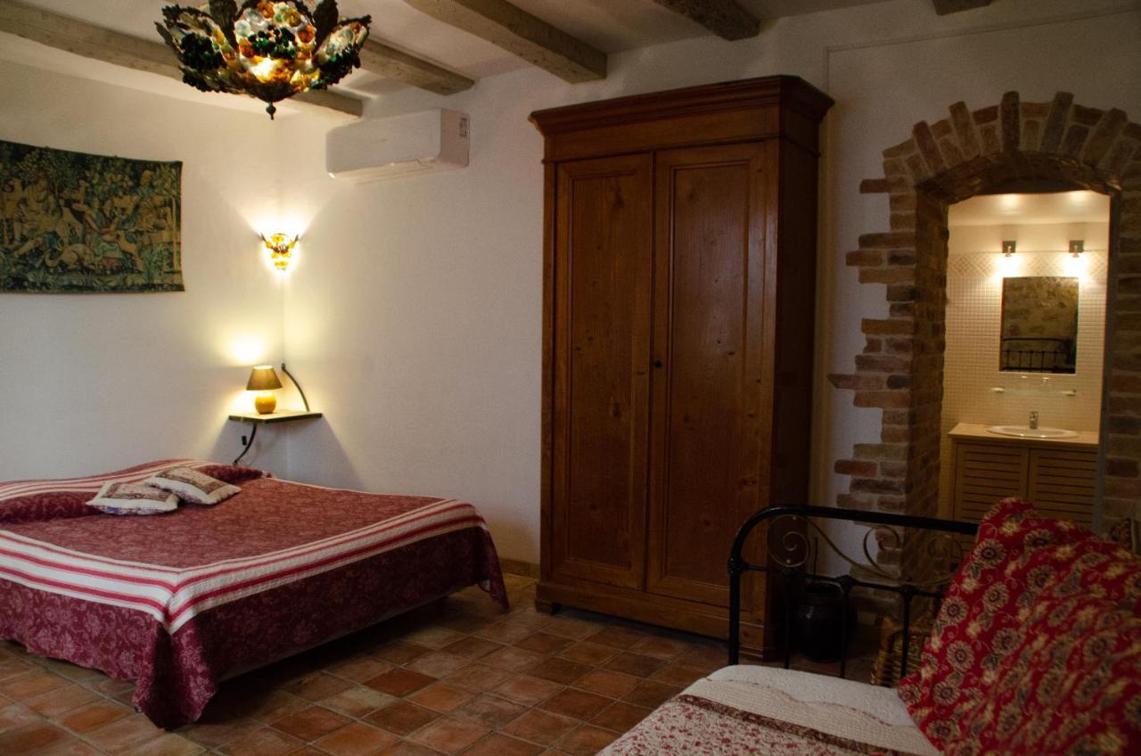 Hotel Les Remparts Venasque Esterno foto
